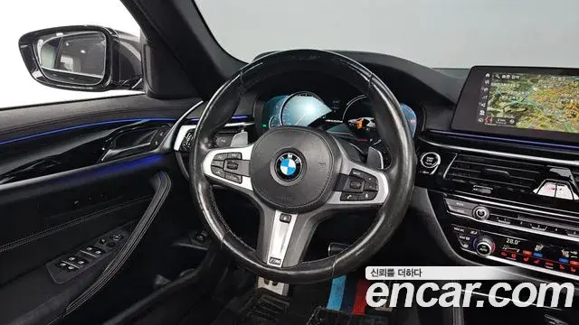 BMW 5 Series 2018 — Фото 13/20