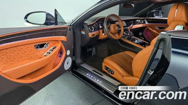 Bentley Continental GT 2021 — Фото 9/20