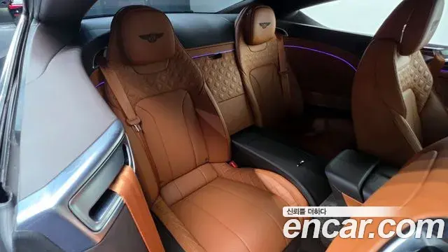 Bentley Continental GT 2021 — Фото 12/20