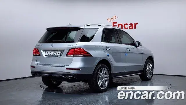 Mercedes-Benz GLE-Class 2018 — Şəkil 13/20
