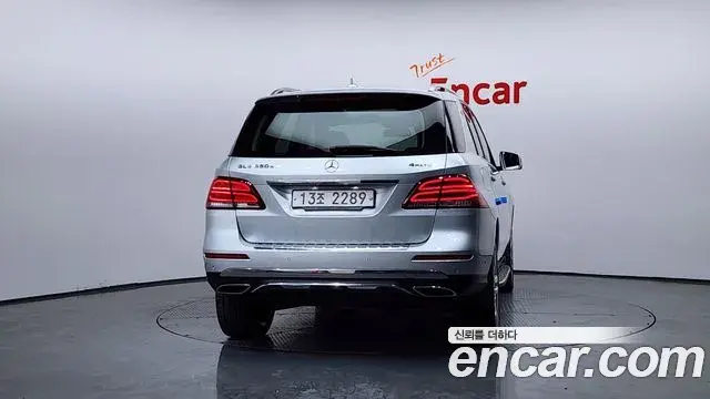 Mercedes-Benz GLE-Class 2018 — Şəkil 18/20