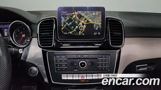 Mercedes-Benz GLE-Class 2018 — Şəkil 17/20