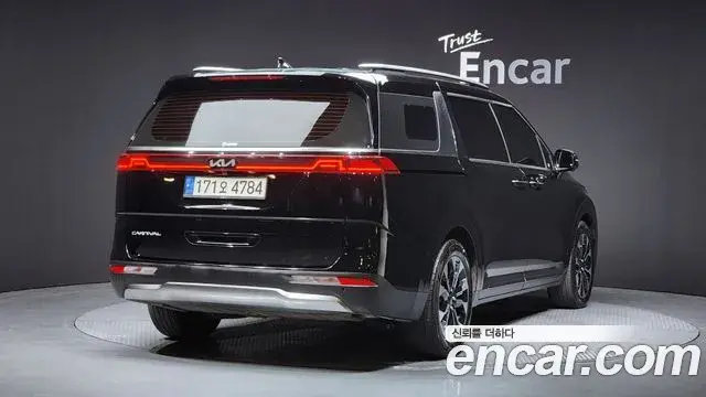 Kia Carnival 2022 — ფოტო 14/20
