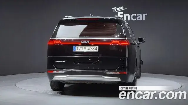 Kia Carnival 2022 — ფოტო 6/20