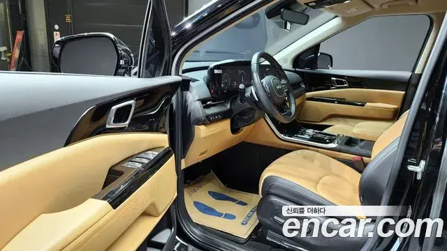 Kia Carnival 2022 — ფოტო 18/20