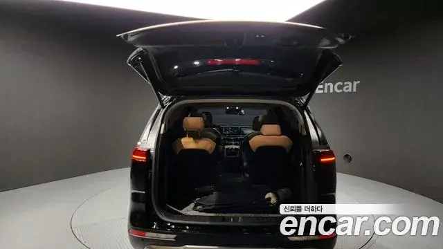 Kia Carnival 2022 — ფოტო 13/20