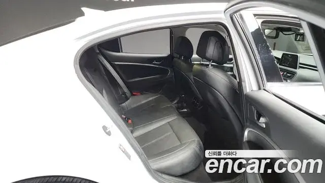 Genesis G70 2019 — Photo 6/20