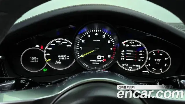 Porsche Panamera 2019 — Şəkil 19/20