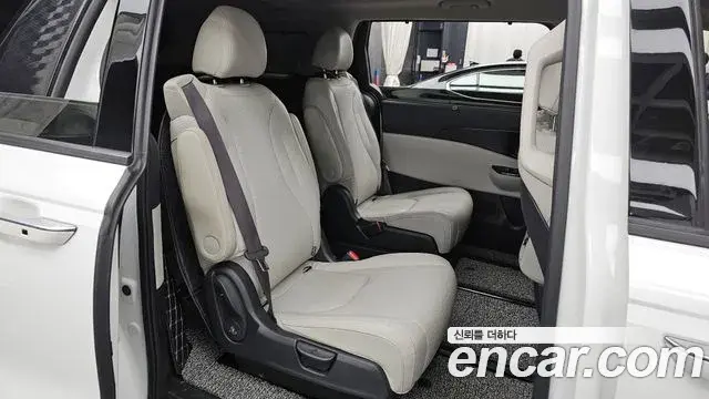 Kia Carnival 2022 — Фото 12/20