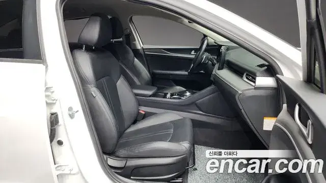 Kia K5 2022 — Şəkil 10/20