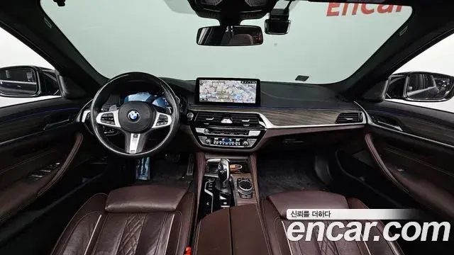 BMW 5 Series 2020 — Photo 12/20