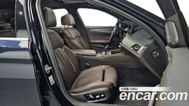 BMW 5 Series 2020 — Photo 15/20
