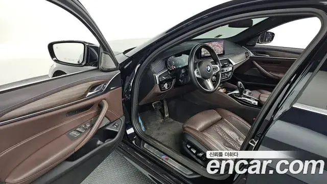 BMW 5 Series 2020 — Photo 18/20