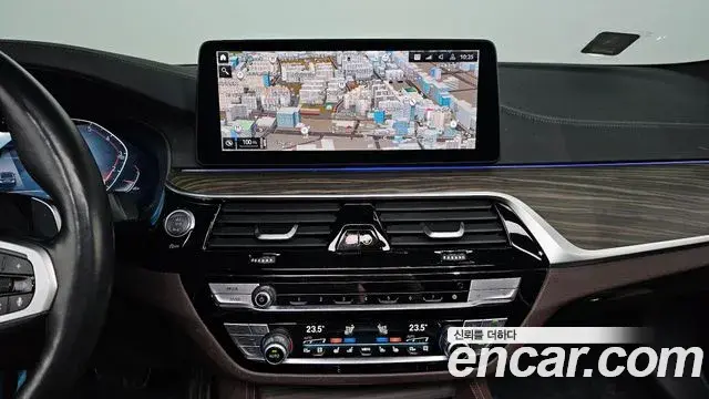 BMW 5 Series 2020 — Photo 13/20