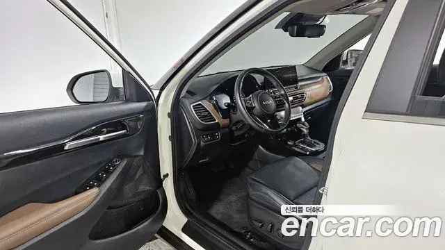 Kia Seltos 2022 — Photo 8/20