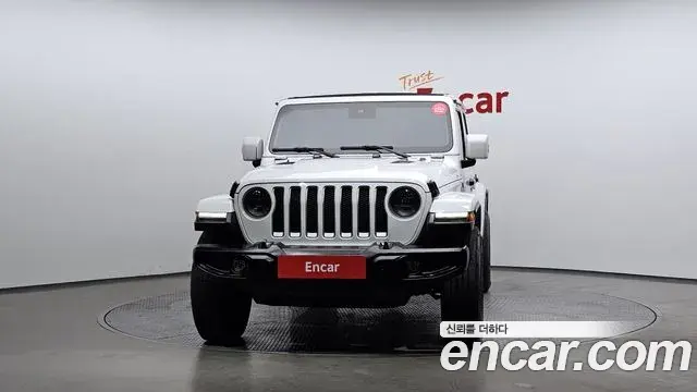 Jeep Wrangler 2023 — ფოტო 14/20