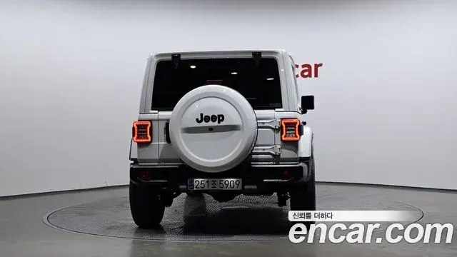 Jeep Wrangler 2023 — ფოტო 15/20
