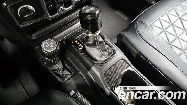 Jeep Wrangler 2023 — ფოტო 13/20