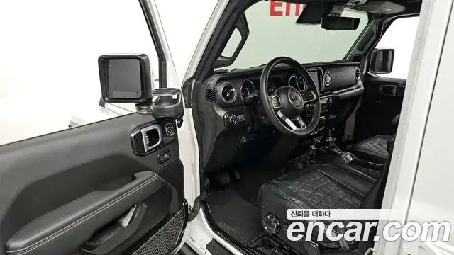 Jeep Wrangler 2023 — ფოტო 8/20