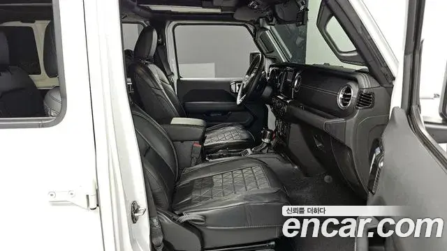 Jeep Wrangler 2023 — ფოტო 11/20