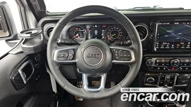 Jeep Wrangler 2023 — ფოტო 2/20