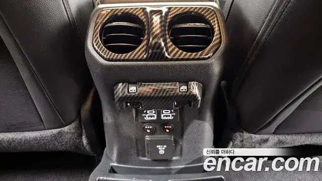 Jeep Wrangler 2023 — ფოტო 7/20