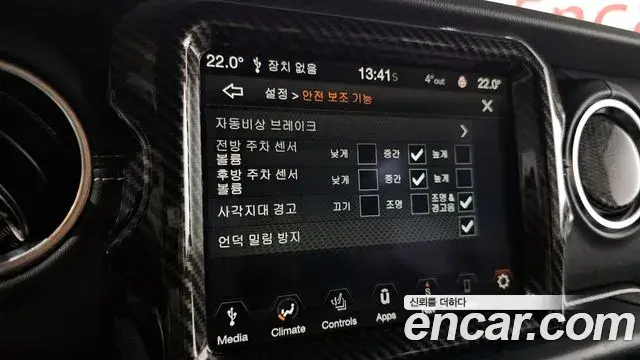 Jeep Wrangler 2023 — ფოტო 20/20