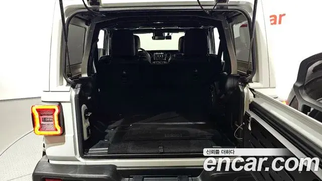 Jeep Wrangler 2023 — ფოტო 19/20