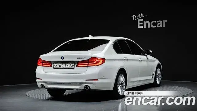 BMW 5 Series 2020 — Фото 2/20