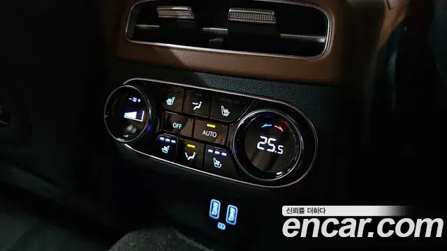 Genesis GV70 2021 — Şəkil 17/20