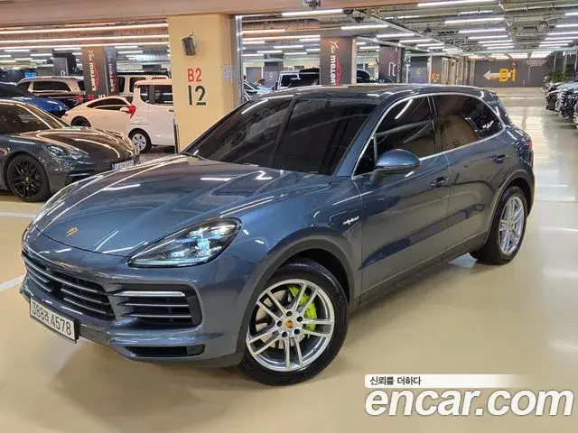 Porsche Cayenne 2020 — ფოტო 2/20