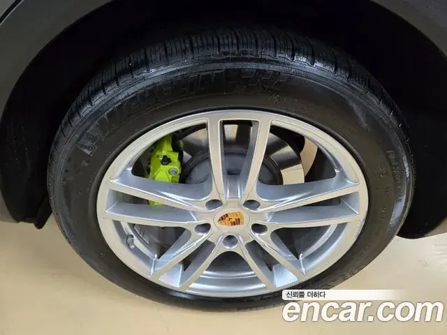 Porsche Cayenne 2020 — ფოტო 19/20