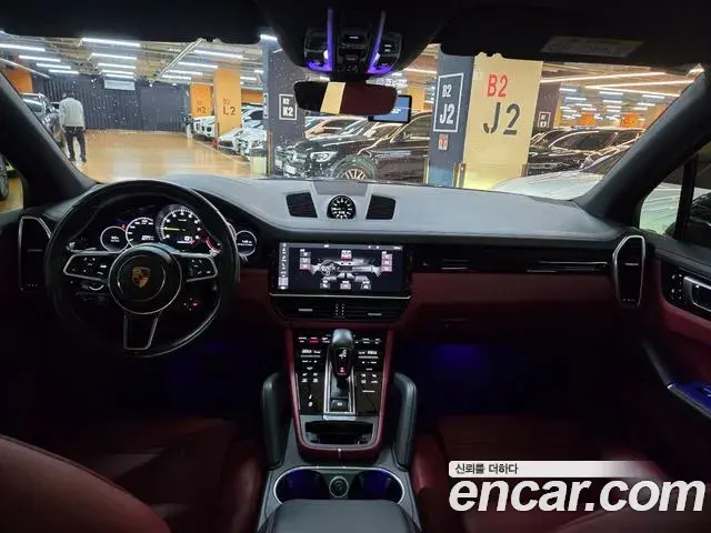 Porsche Cayenne 2020 — ფოტო 11/20