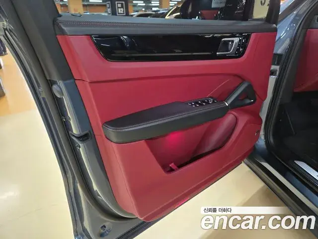 Porsche Cayenne 2020 — ფოტო 1/20