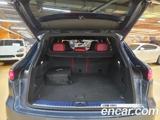 Porsche Cayenne 2020 — ფოტო 9/20