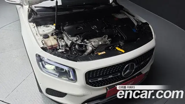Mercedes-Benz GLB-Class 2021 — Photo 8/20