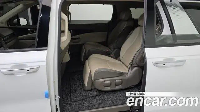 Kia Carnival 2021 — Şəkil 18/20