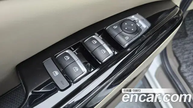 Kia Carnival 2021 — Şəkil 17/20