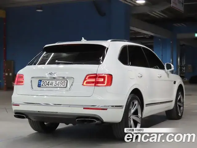 Bentley Bentayga 2018 — Photo 9/20