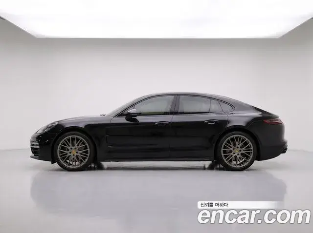 Porsche Panamera 2022 — Фото 1/20