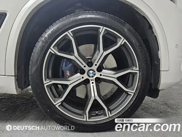 BMW X5 2021 — ფოტო 18/20