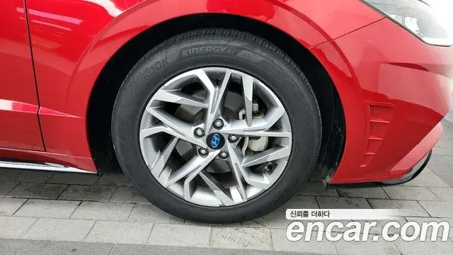 Hyundai Sonata Hybrid 2019 — Photo 8/20