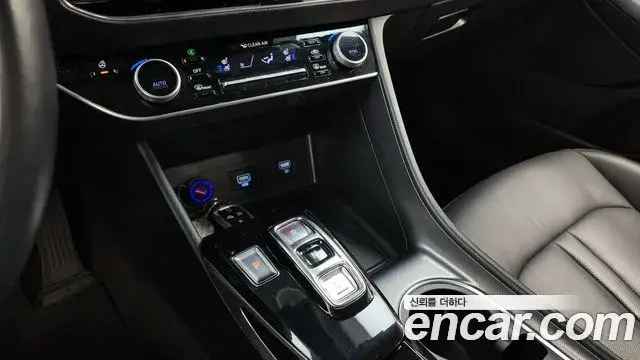 Hyundai Sonata Hybrid 2019 — Photo 10/20