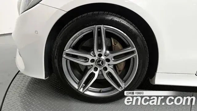 Mercedes-Benz E-Class 2019 — Şəkil 17/20