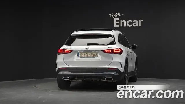 Mercedes-Benz GLA-Class 2020 — Photo 1/20