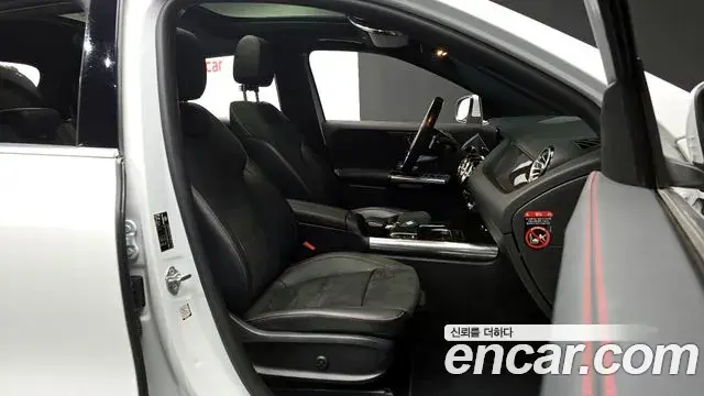Mercedes-Benz GLA-Class 2020 — Photo 12/20