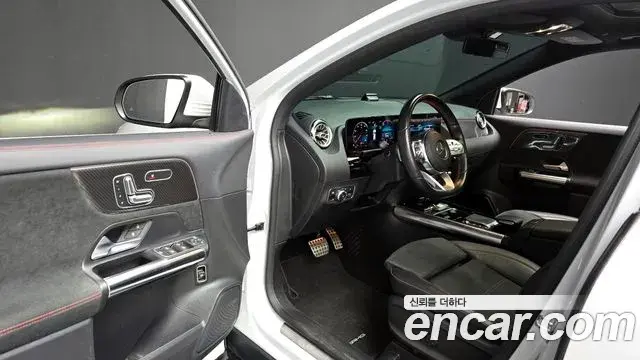 Mercedes-Benz GLA-Class 2020 — Photo 14/20