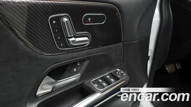 Mercedes-Benz GLA-Class 2020 — Photo 11/20