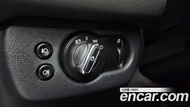 Mini Cooper Clubman 2021 — Фото 18/20