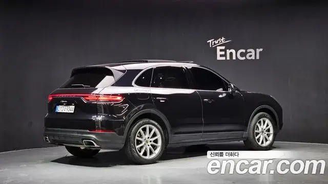 Porsche Cayenne 2019 — Photo 2/20